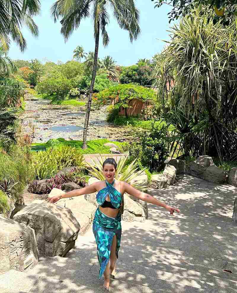 Raiza wilson beach clicks