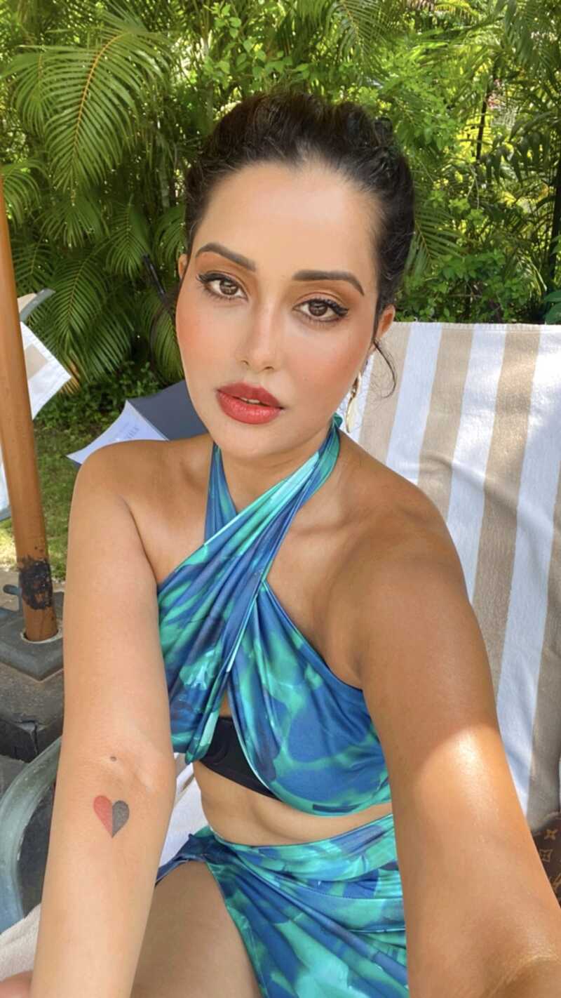 Raiza wilson beach clicks