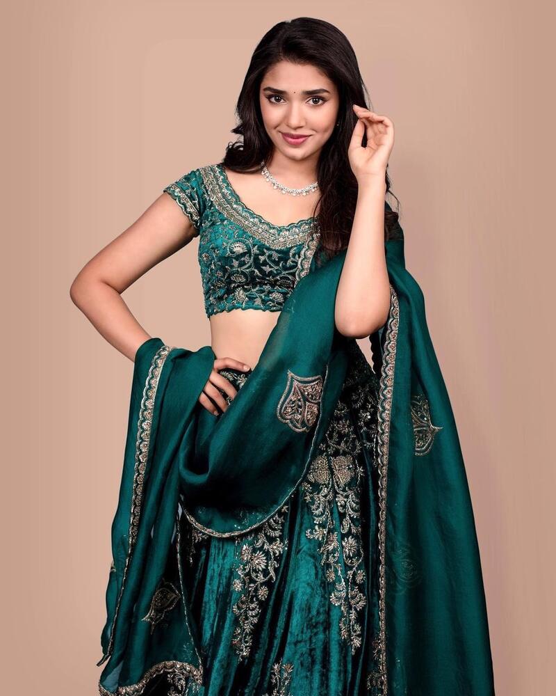 Kirthi shetty latest clicks