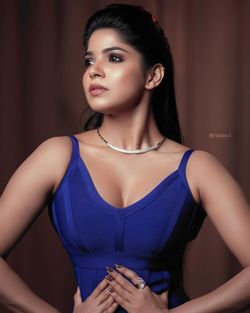 Divya bharathi new clicks