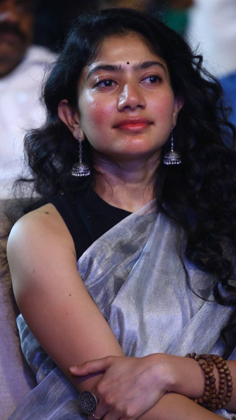 Sai pallavi viratta parvam clicks