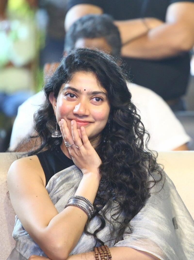 Sai pallavi viratta parvam clicks