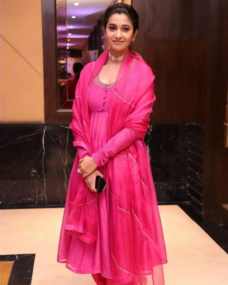 Priya bhavani shankar new clicks viral