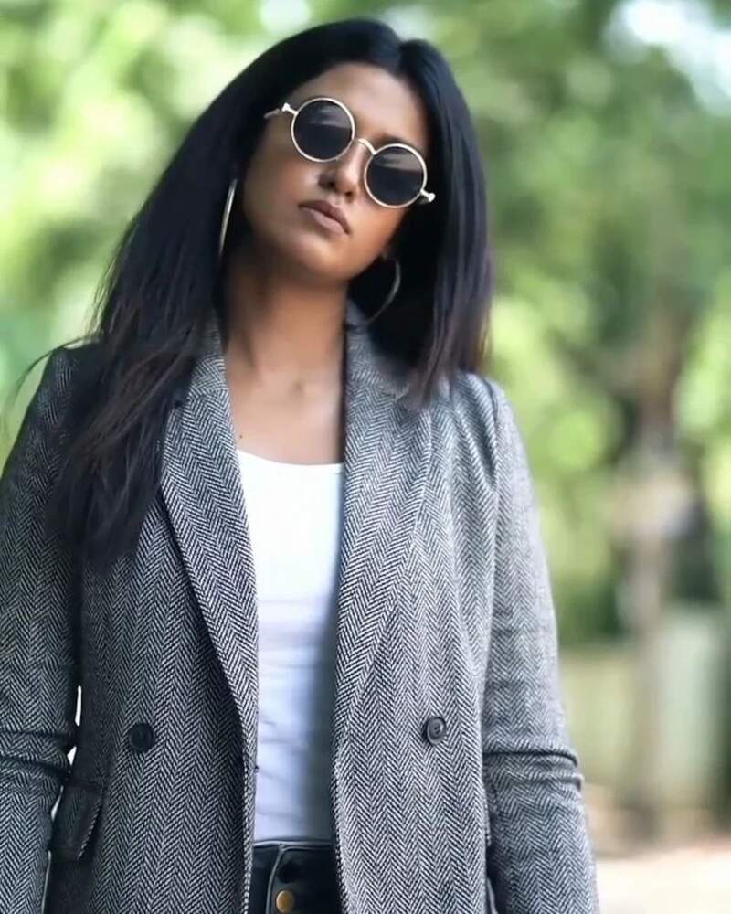 Roshni hari priyan new clicks video