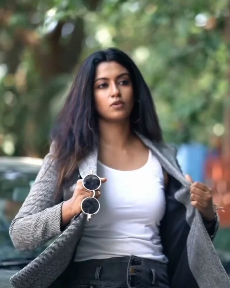 Roshni hari priyan new clicks video