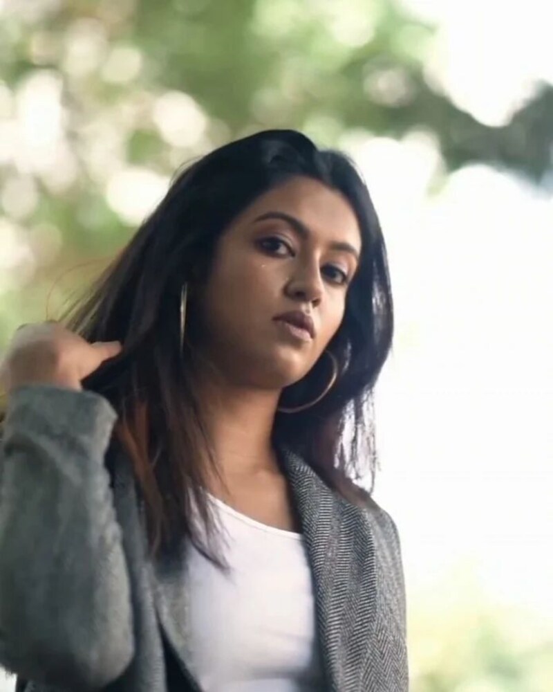 Roshni hari priyan new clicks video