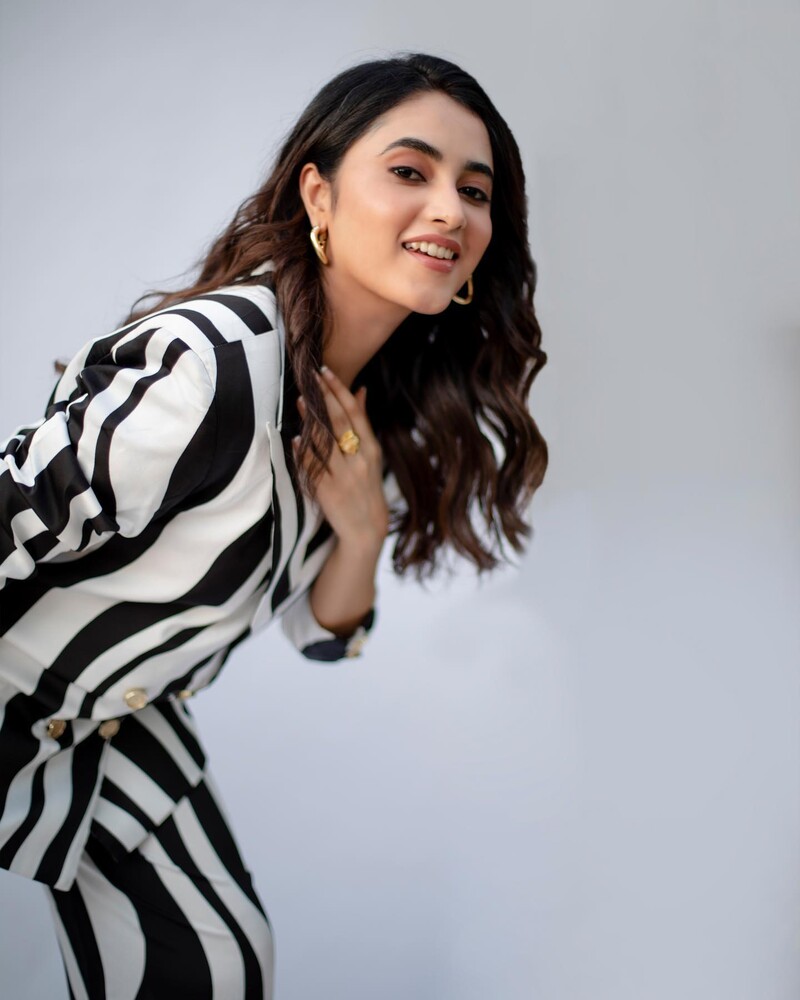 Priyankaa mohan new clicks