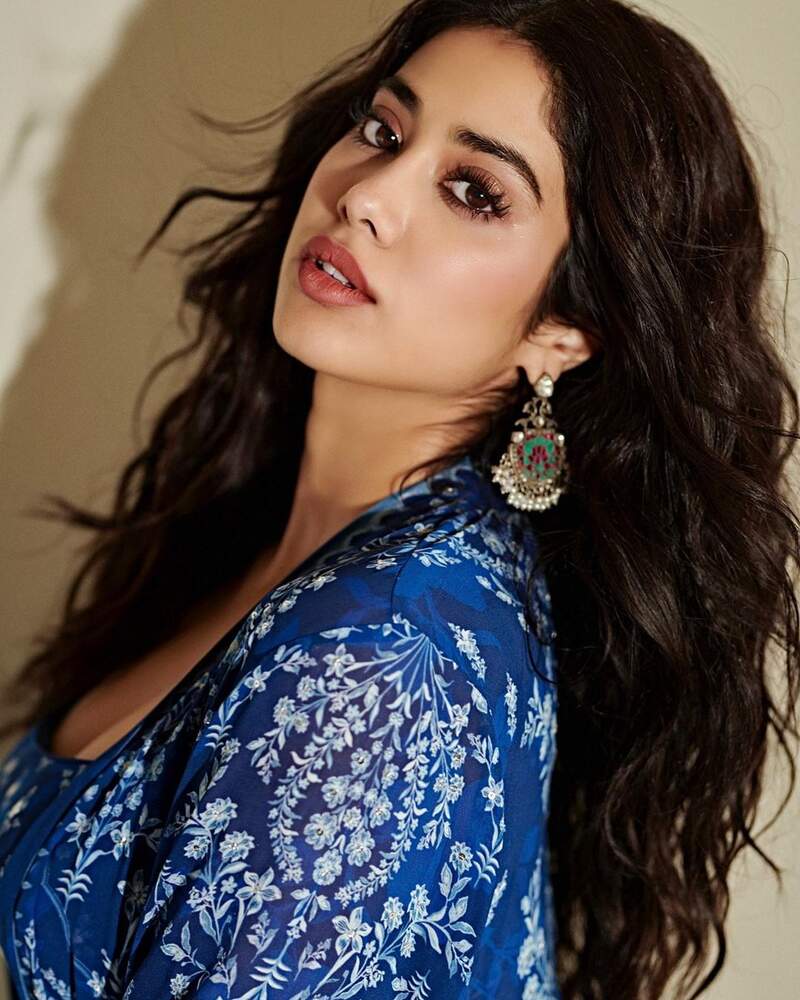 Janhvi kapoor latest click blues