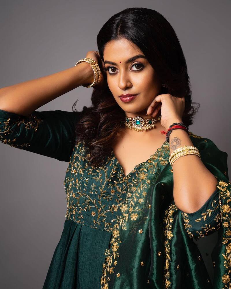 Roshni hari priyan new clicks cinema