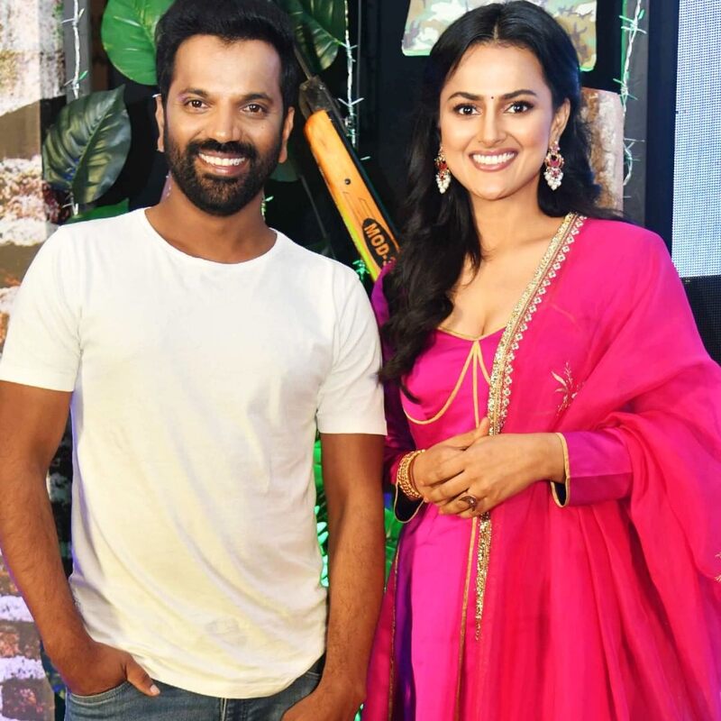 Shraddha srinath new clicks