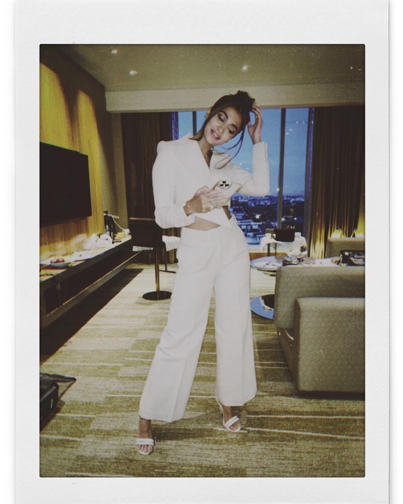 Pooja hegde in white latest photos