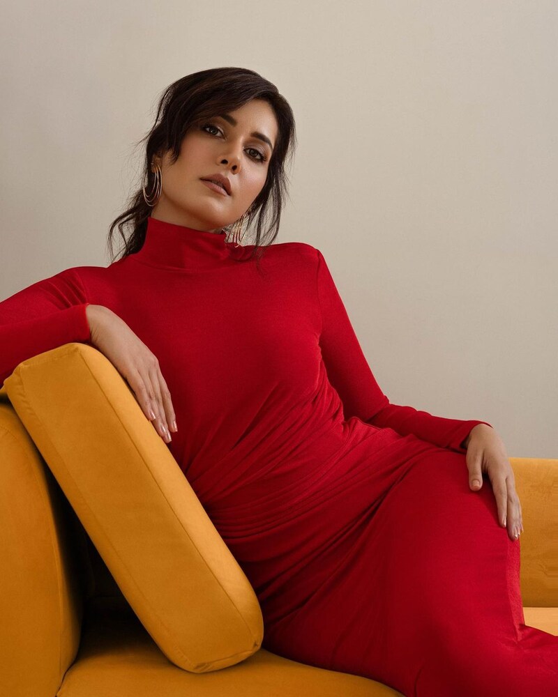 Rashi khanna new clicks