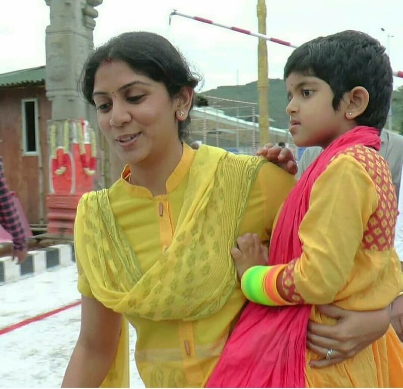 Karthi ranjini 11th wedding anniversary