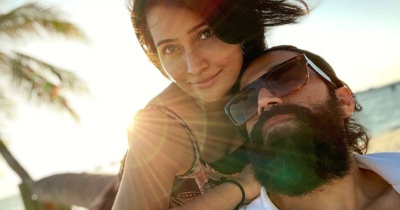 Yash recent photo with family gone viral