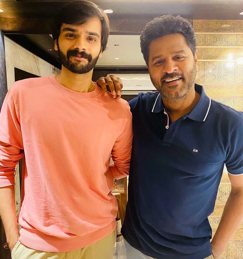 Vani bhojan rekla movie click