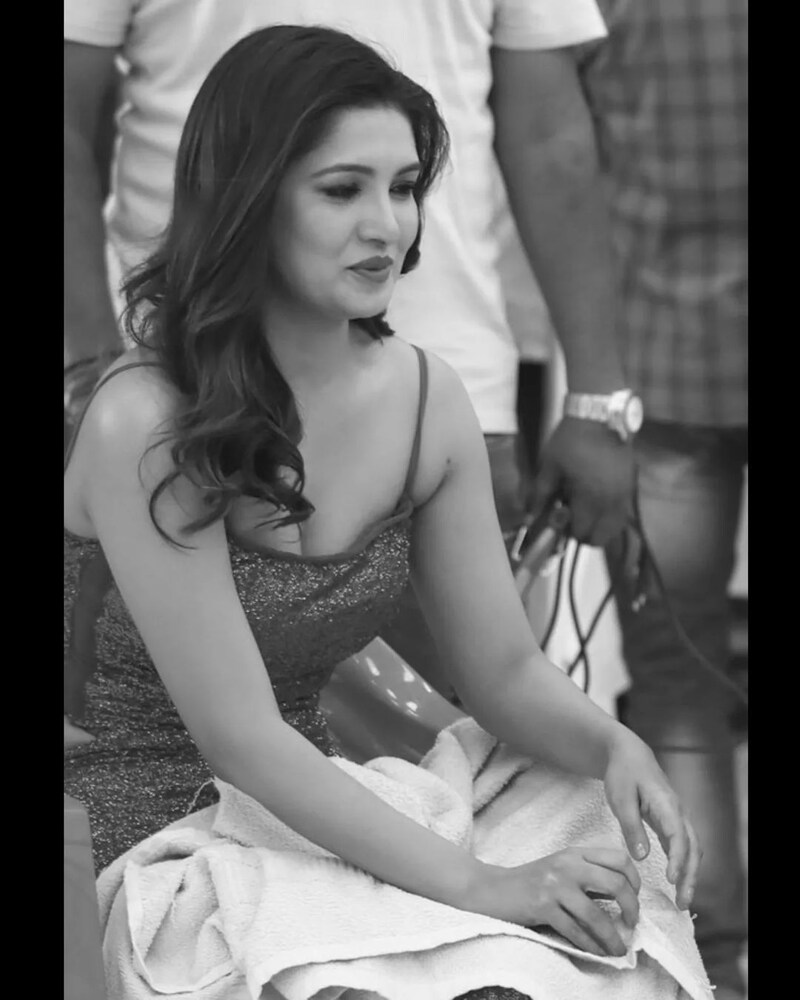 Vani bhojan rekla movie click