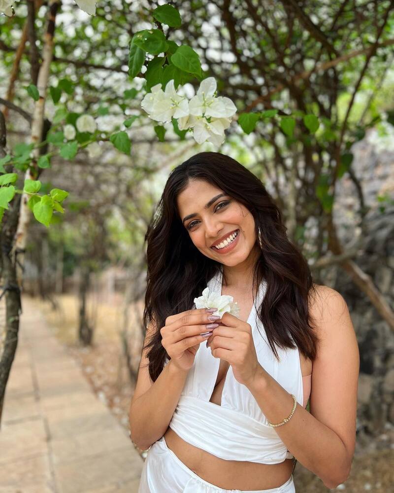 Malavika mohanan new clicks