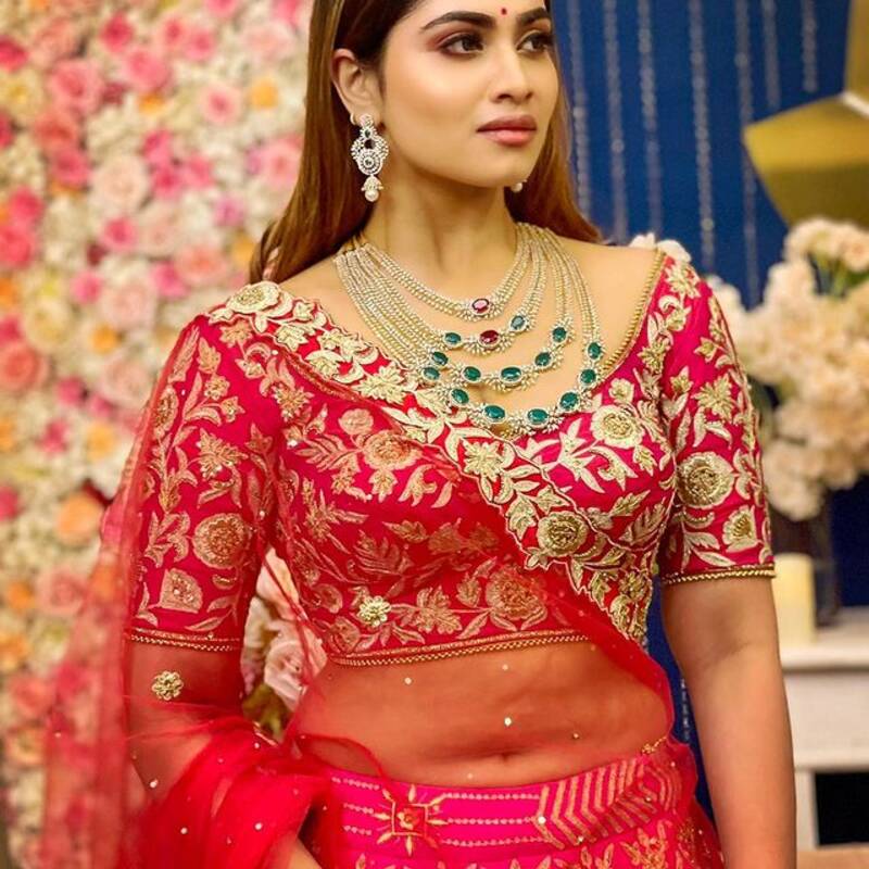 Shivani narayanan new hot