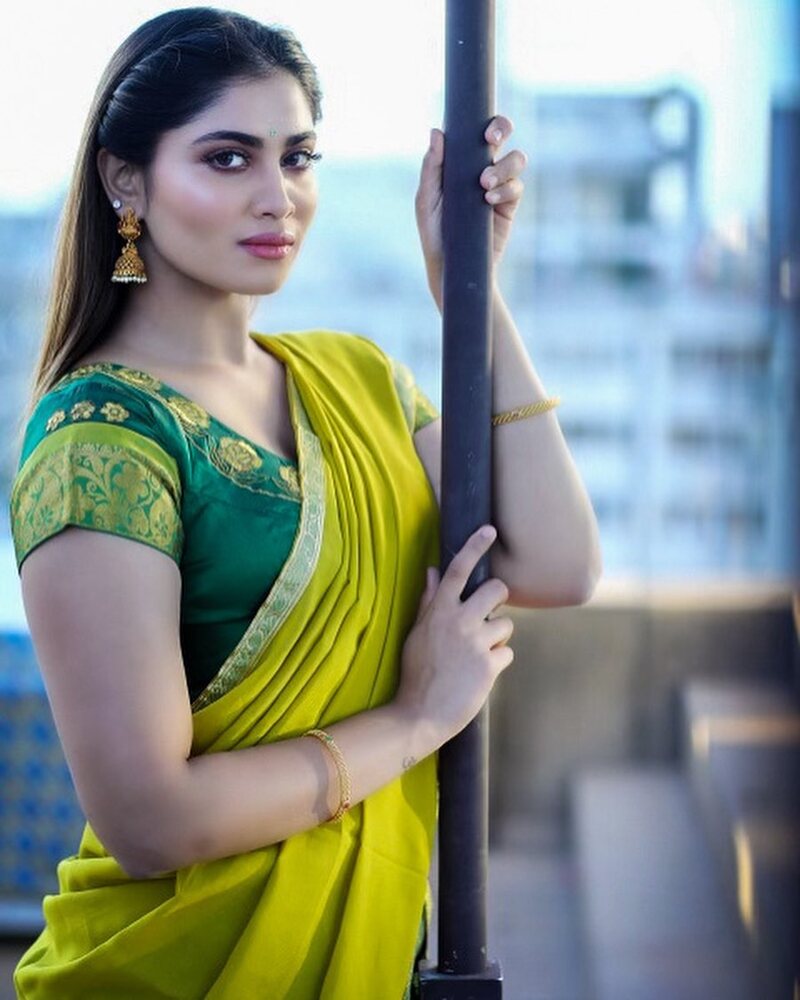 Shivani narayanan new hot