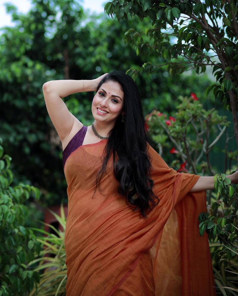 Sadha hot new clicks