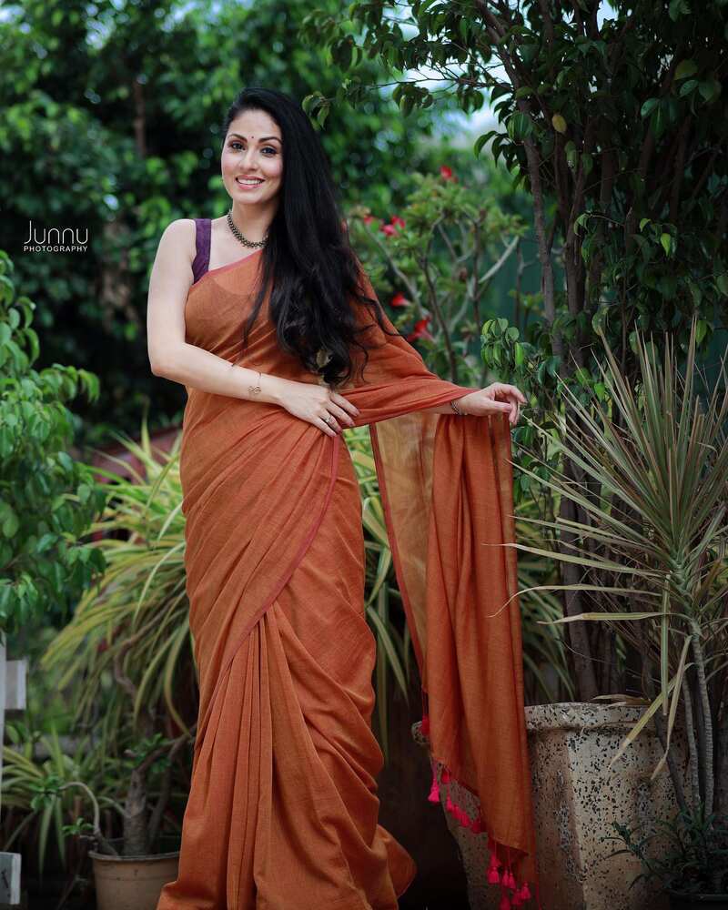 Sadha hot new clicks