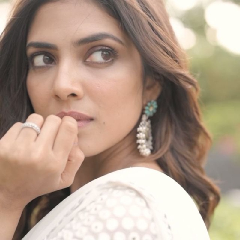 Malavika mohanan new clicks