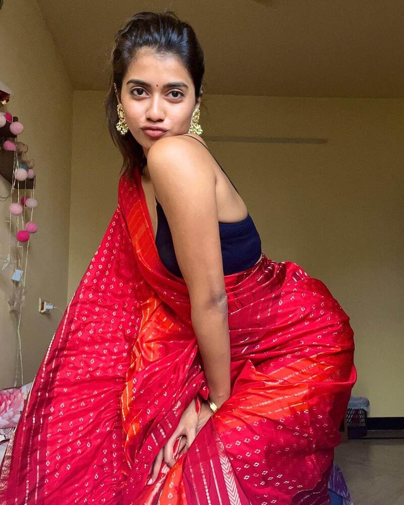 Natchathiram nagargirathu roshini photos