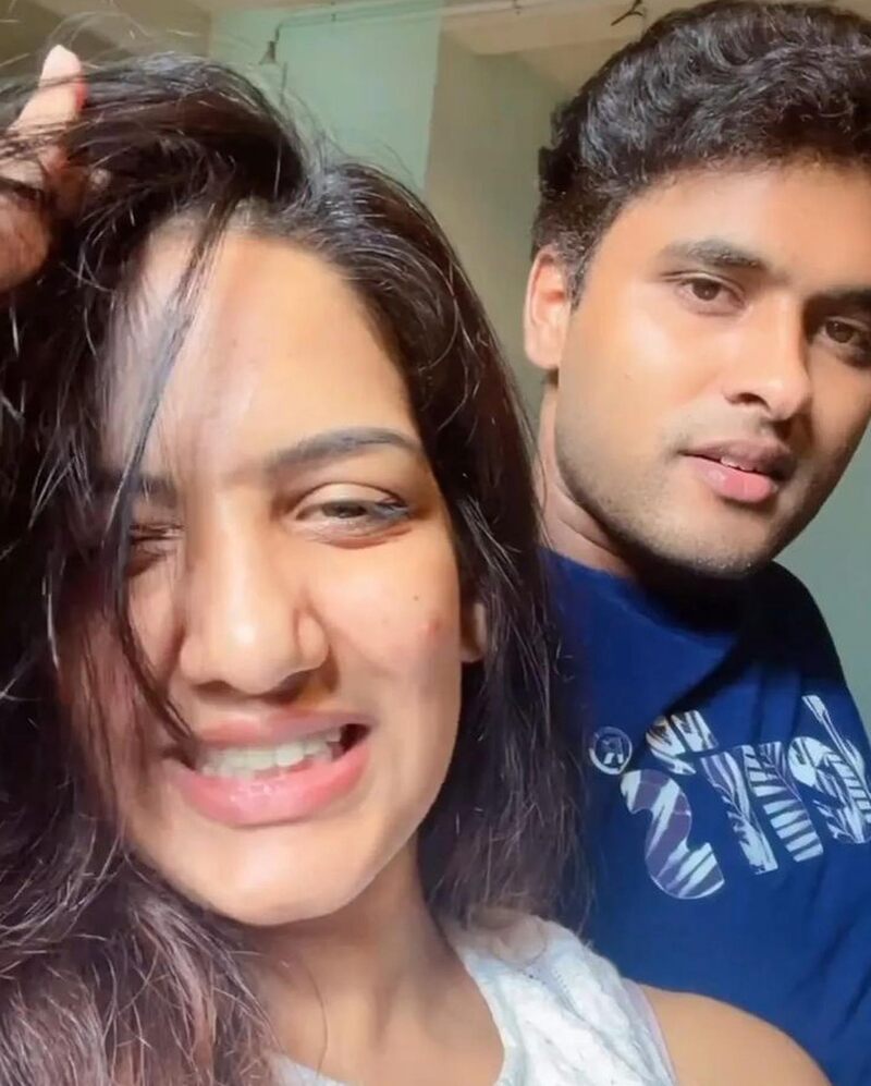 Paavani reddy new hot