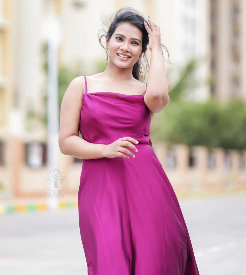 Dhivya durai new hot