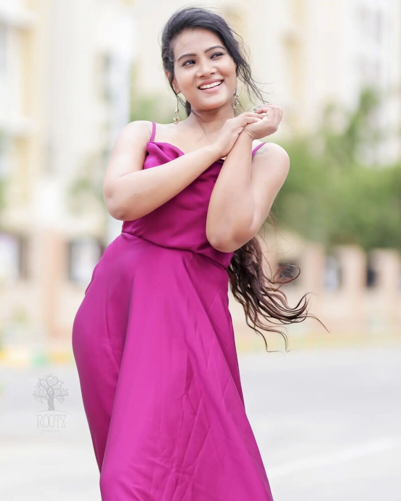 Dhivya durai new hot