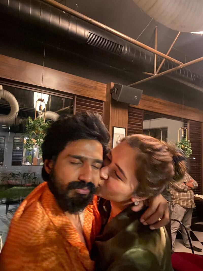 Gutta jwala birthday gift to vishnu vishal