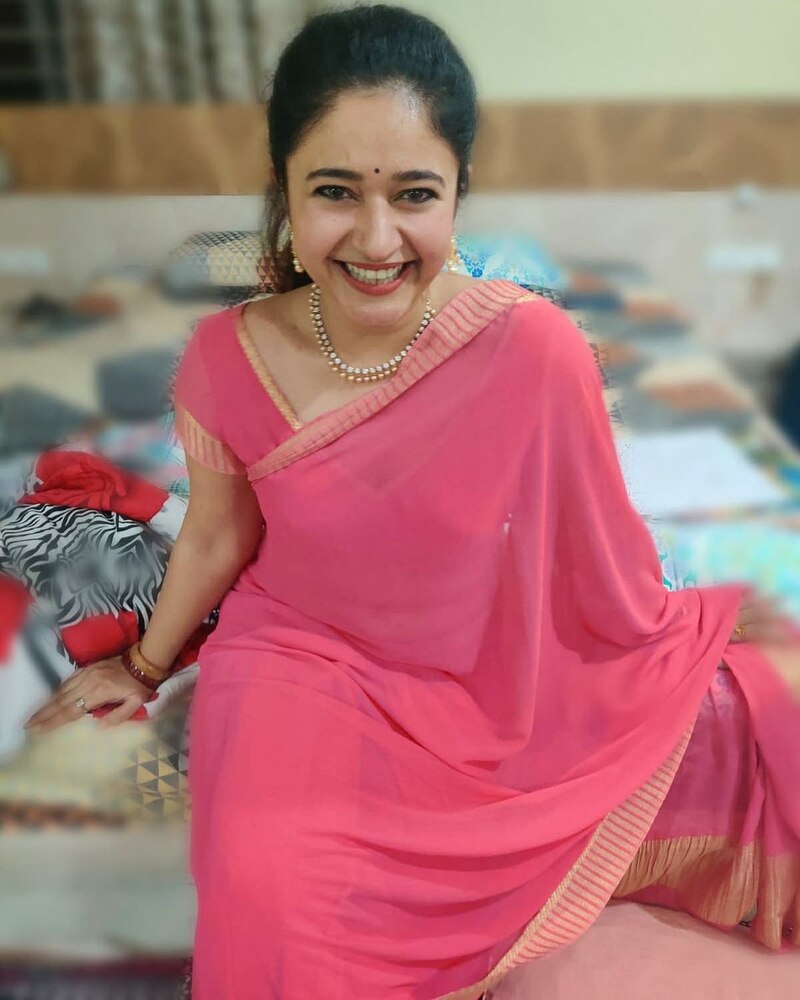 Poonam bajwa new hot