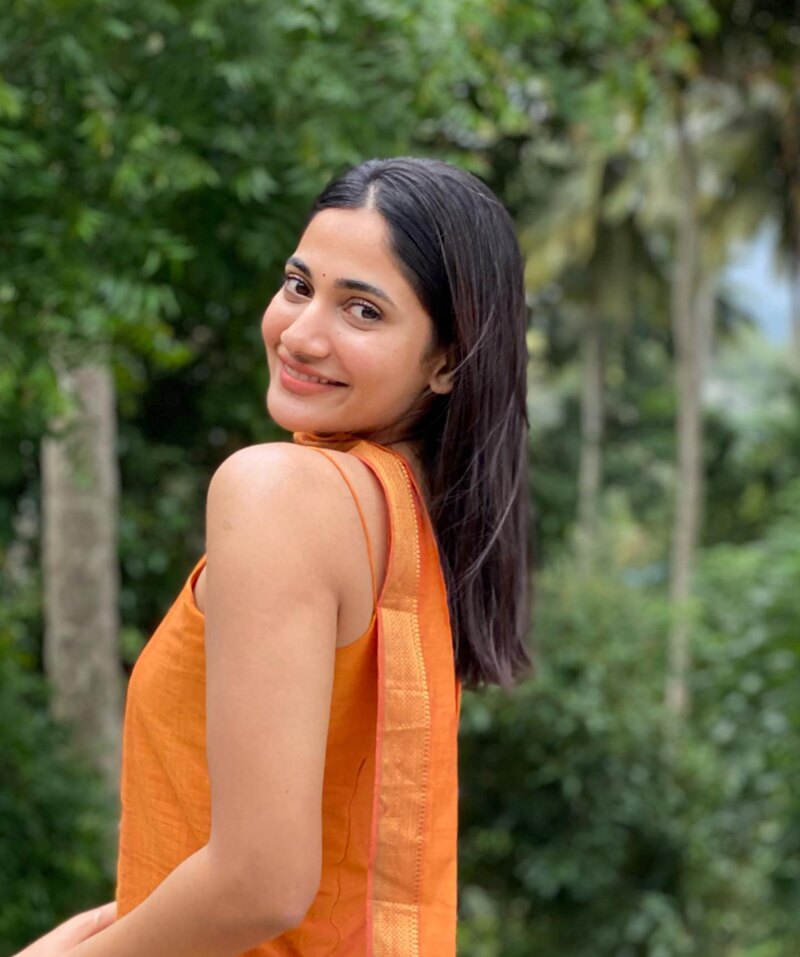 Losliya mariya new clicks