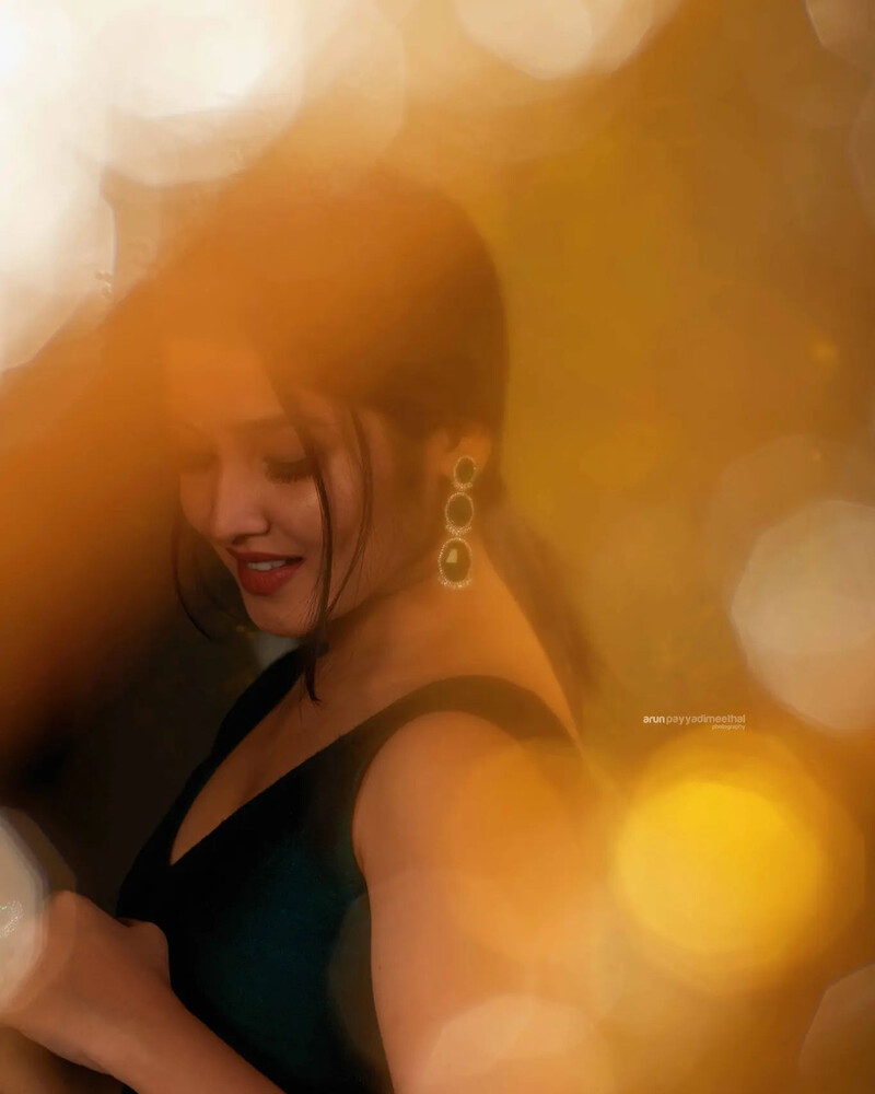 Anikha surendran new clicks