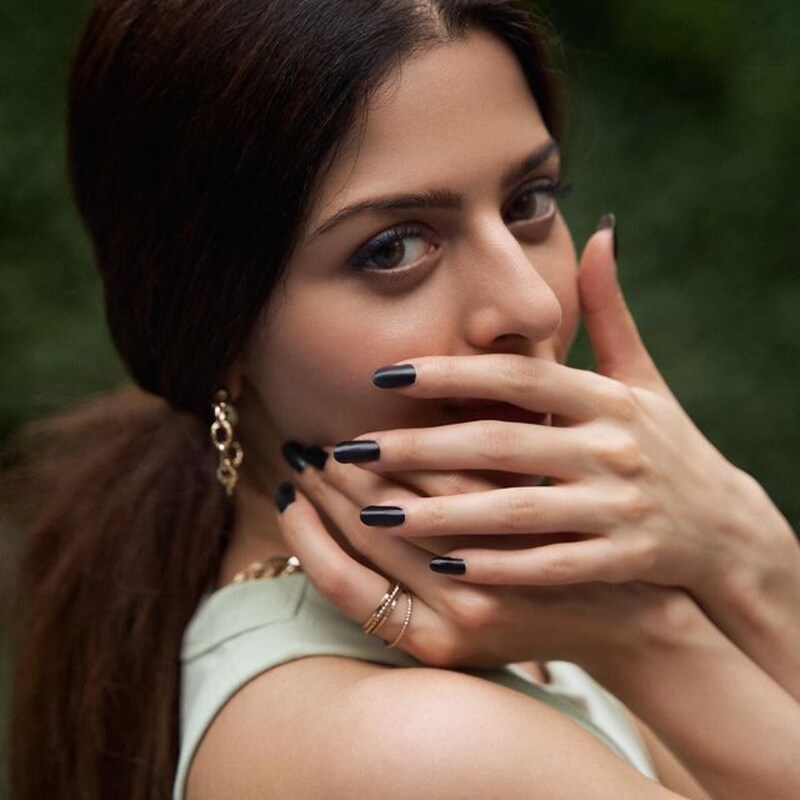 Vedhika back new click