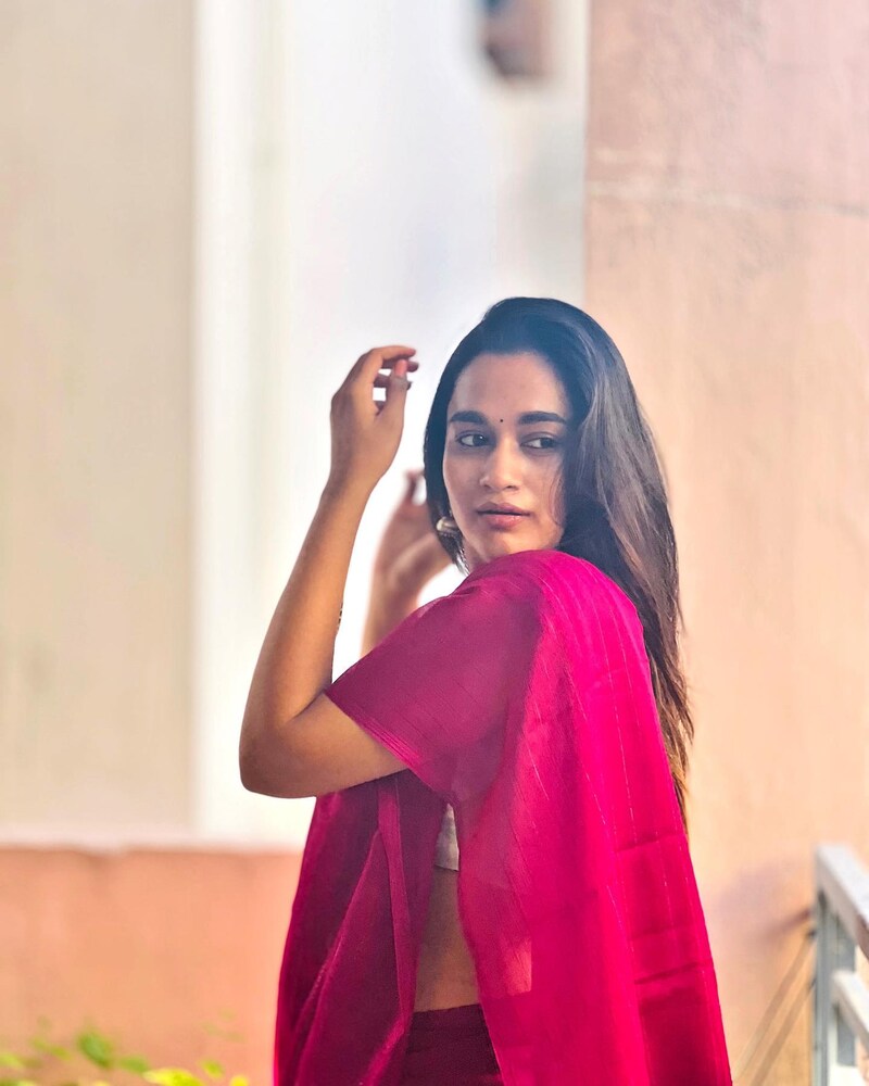 Kaavya arivumani new clicks