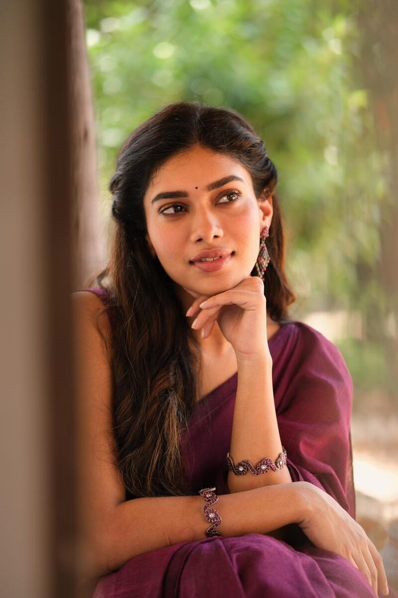 Dushara vijayan latest hot photos