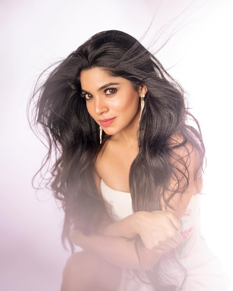 Divya bharathi new clicks