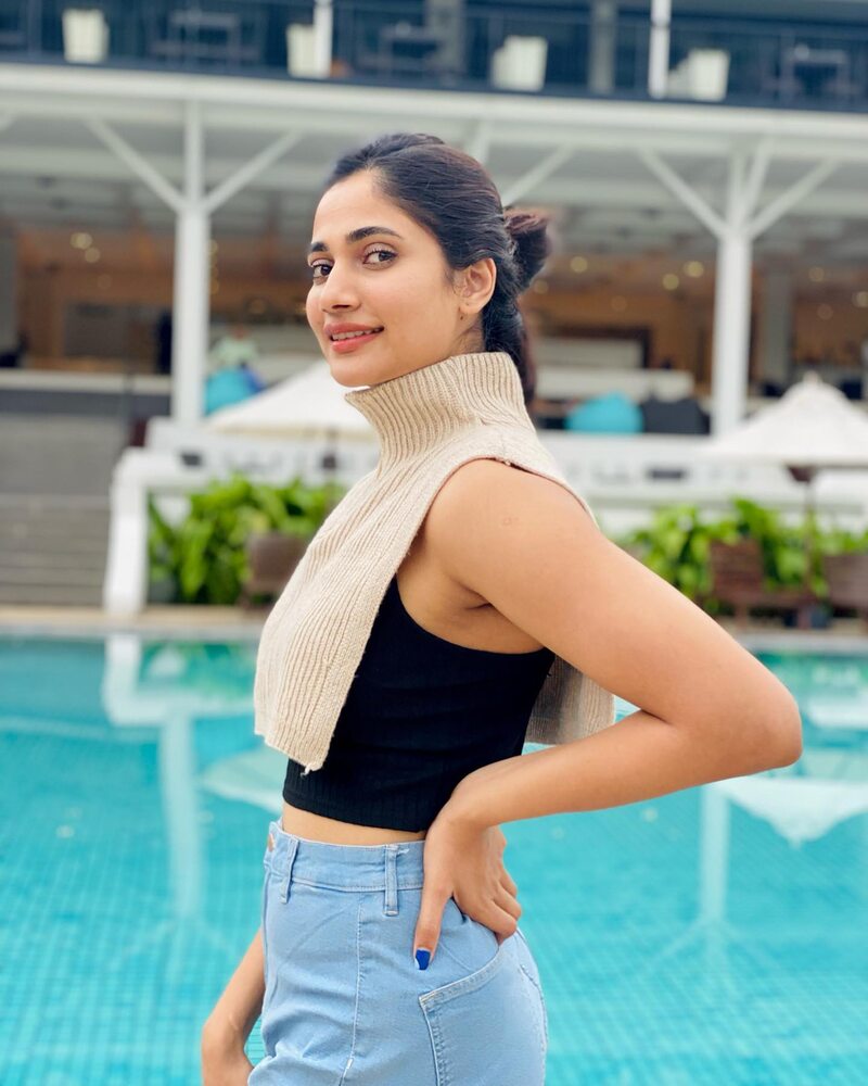 Losliya mariya new clicks