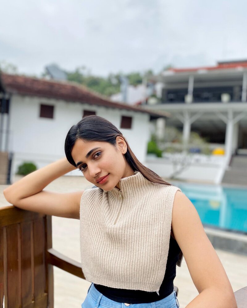 Losliya mariya new clicks