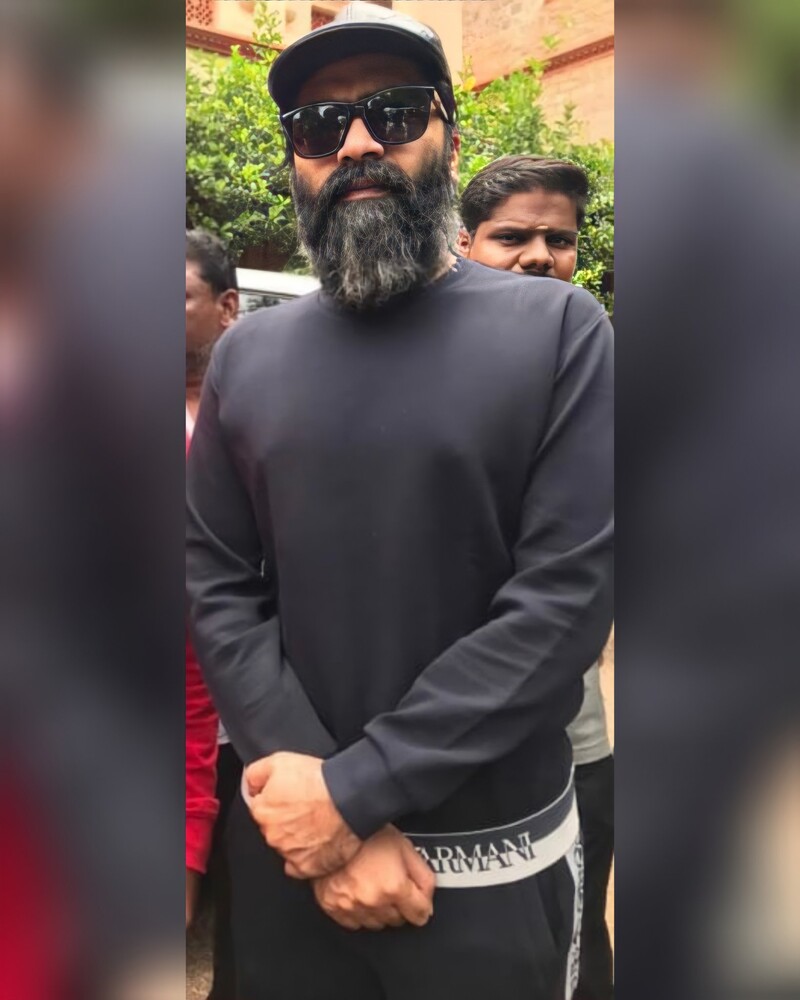 Simbu str pathu thala getup