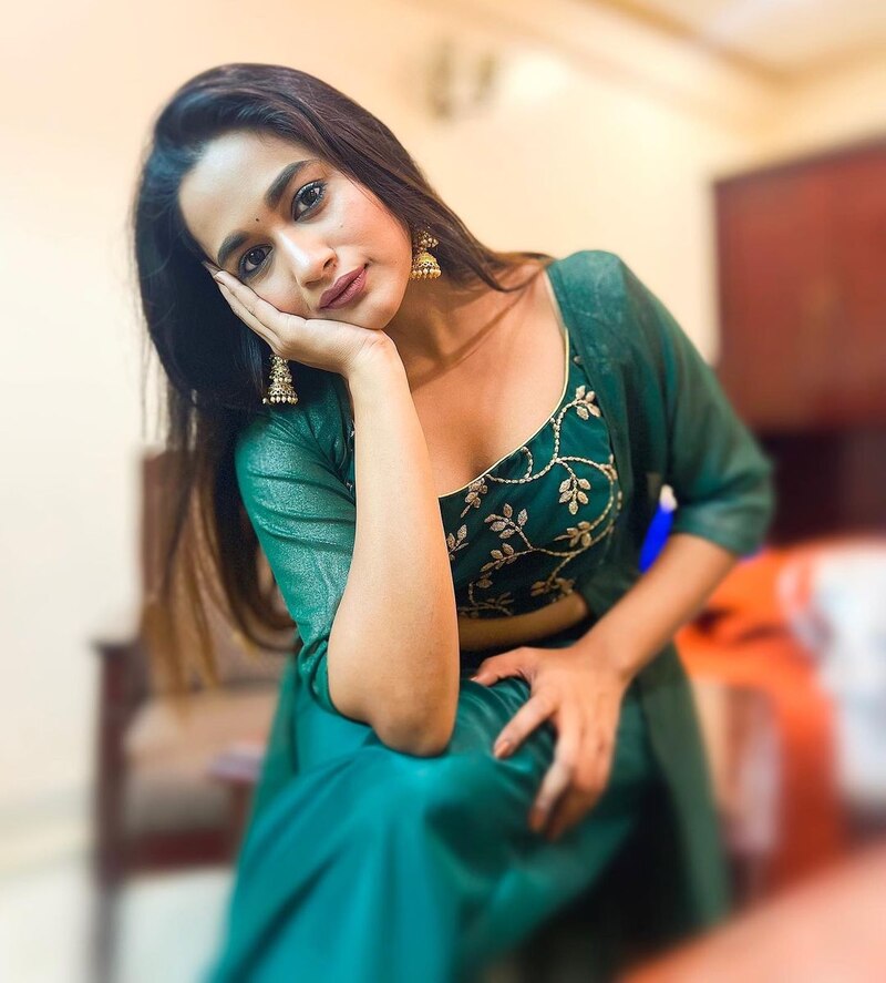 Kaavya arivumani new clicks