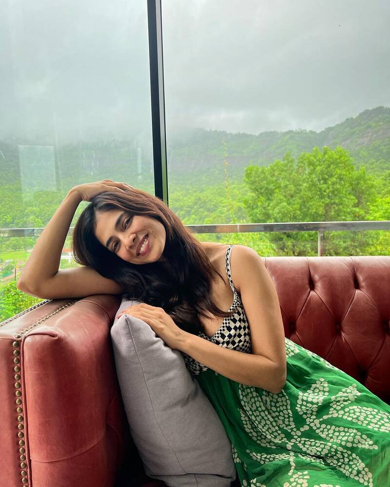 Alavika mohanan new clicks