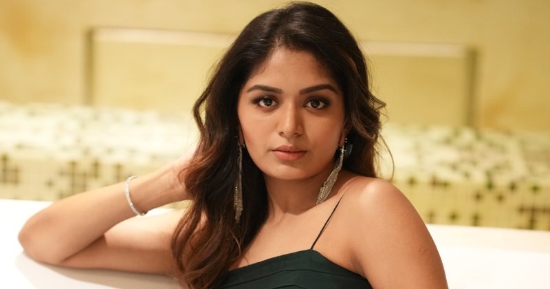 Aditi shankar in red