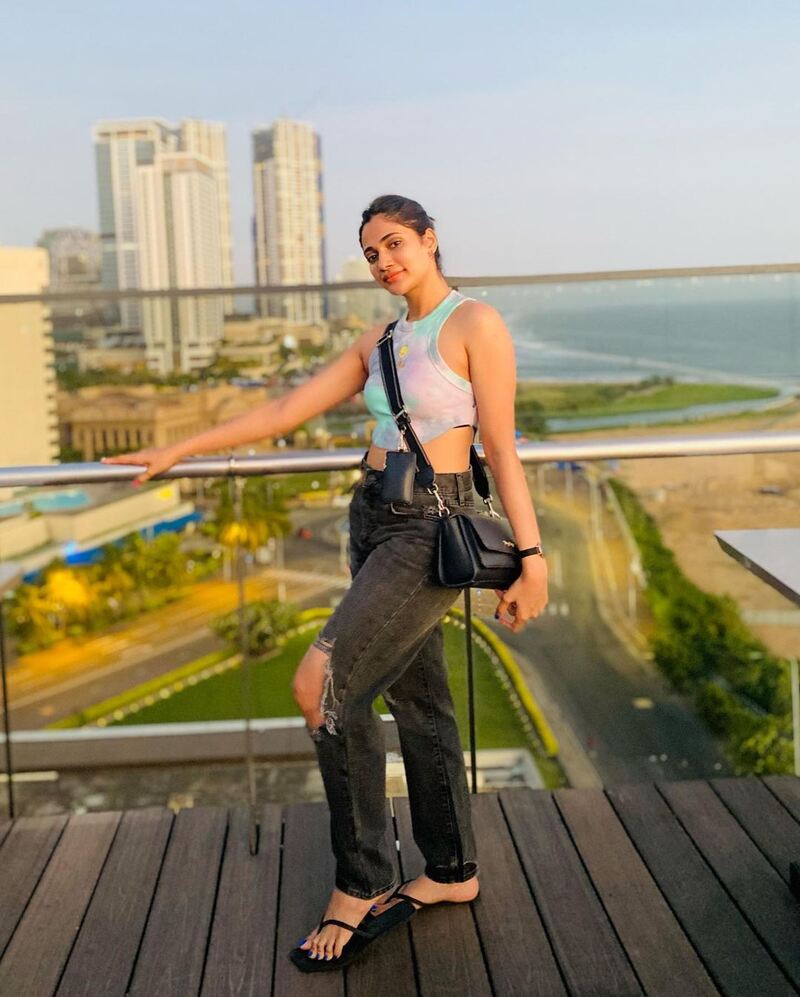 Losliya mariya new clicks