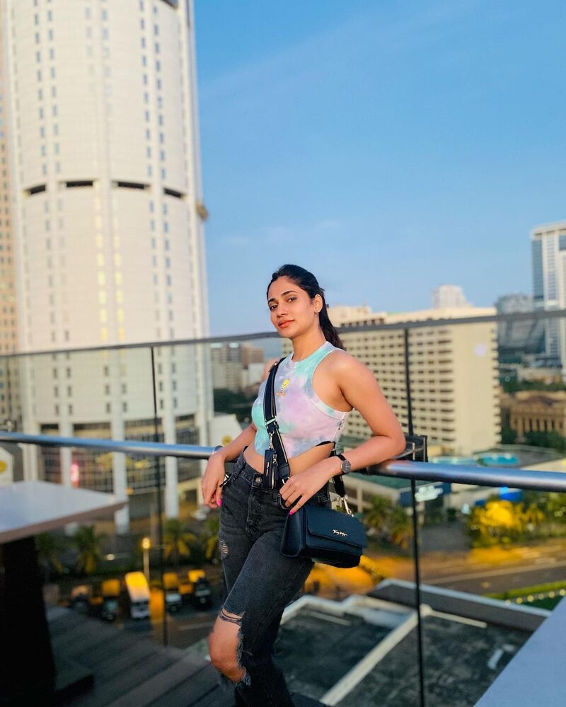 Losliya mariya new clicks