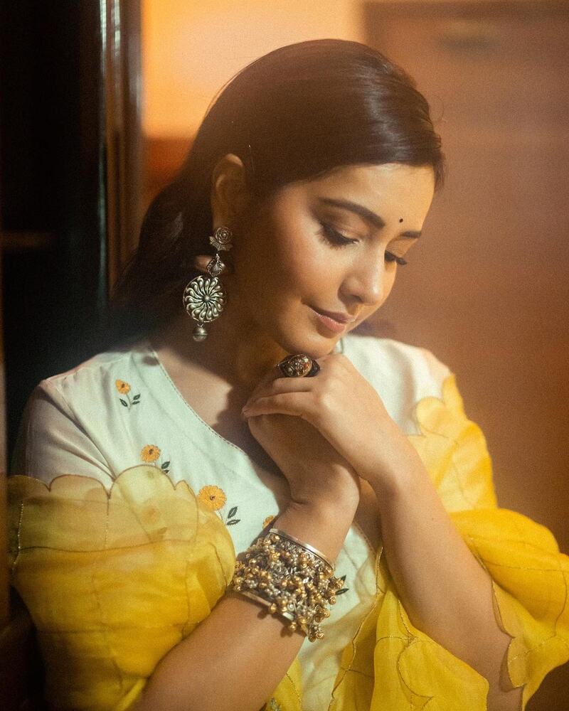 Raashii khanna new clicks