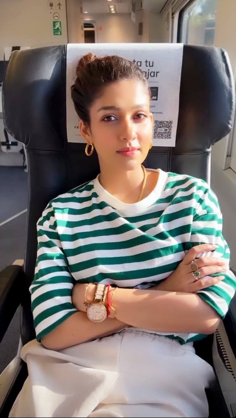 Nayanthara latest pics with vicky