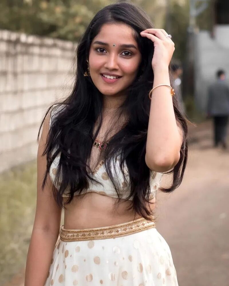 Anikha surendran new clicks