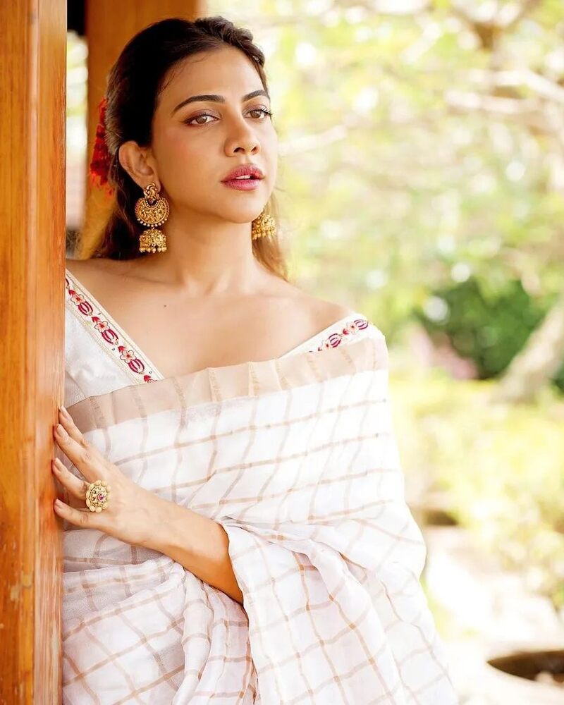 Madonna sebastian new hot saree clicks